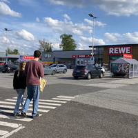 "Thilo auf dem Rewe-Parkplatz"