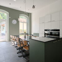 "Küche_Hinterausgang.jpg"